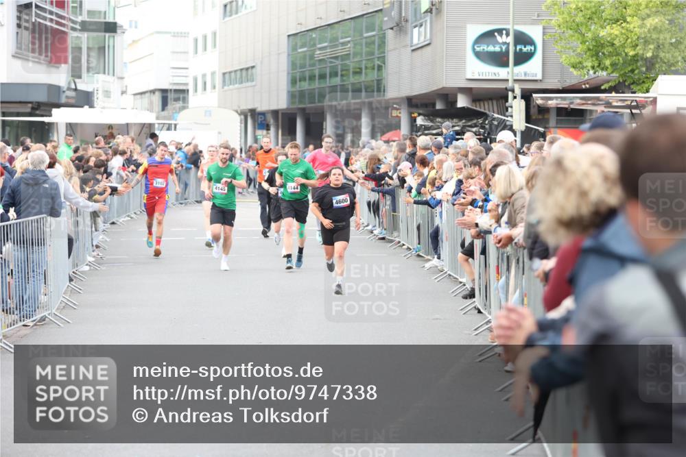 12.06.2026 - Holstenköstenlauf Andreas Tolksdorf http://msf.ph/oto/9747338 12.06.2026 19:55:44 Laufen 4144, 3102, 4145, 4600 meine-sportfotos.de
