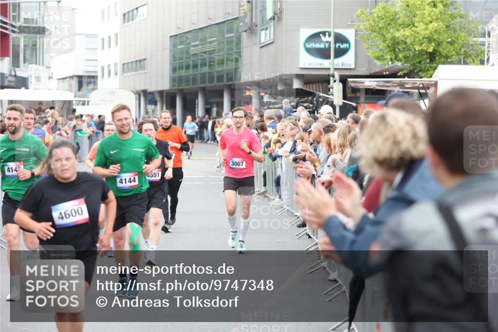 12.06.2026 - Holstenköstenlauf Andreas Tolksdorf http://msf.ph/oto/9747348 12.06.2026 19:55:48 Laufen 414, 4144, 551, 4600, 3007 meine-sportfotos.de