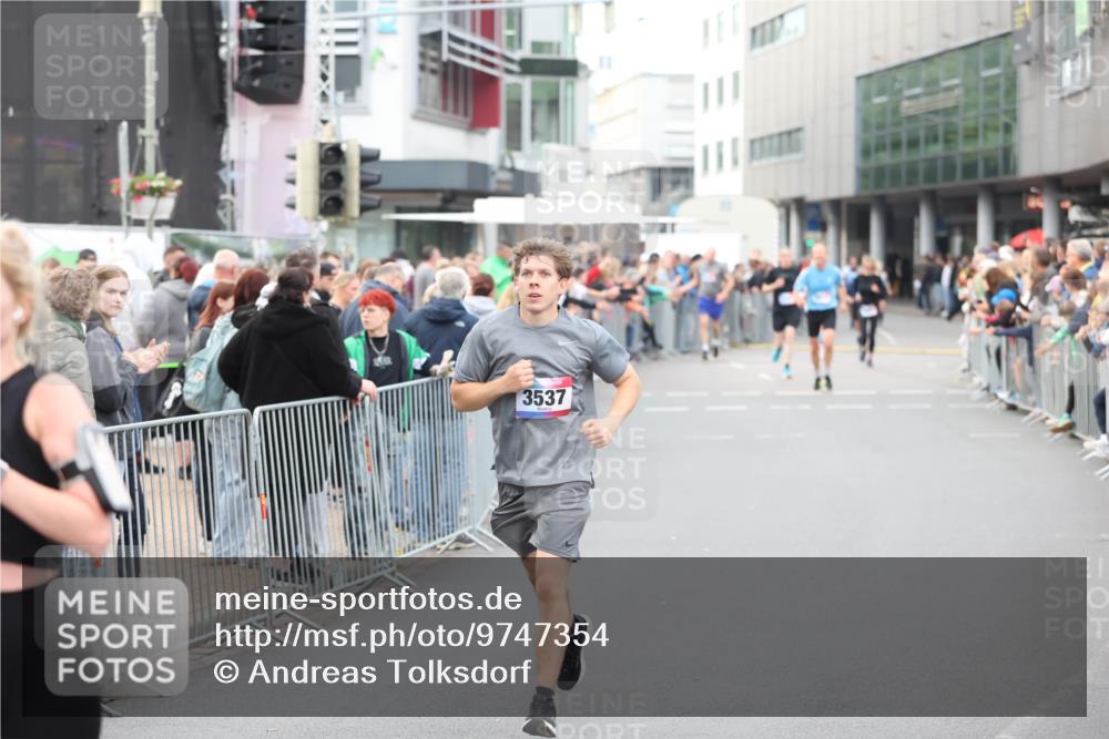 12.06.2026 - Holstenköstenlauf Andreas Tolksdorf http://msf.ph/oto/9747354 12.06.2026 19:55:55 Laufen 3537 meine-sportfotos.de