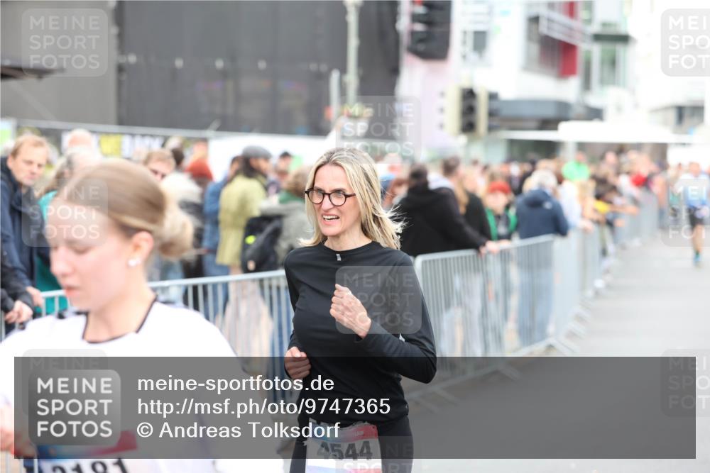 12.06.2026 - Holstenköstenlauf Andreas Tolksdorf http://msf.ph/oto/9747365 12.06.2026 19:56:08 Laufen 4544 meine-sportfotos.de