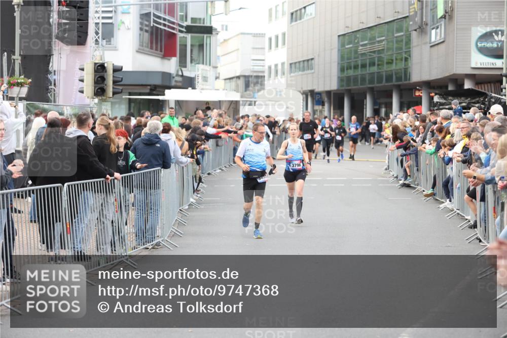 12.06.2026 - Holstenköstenlauf Andreas Tolksdorf http://msf.ph/oto/9747368 12.06.2026 19:56:13 Laufen 5677, 3796 meine-sportfotos.de
