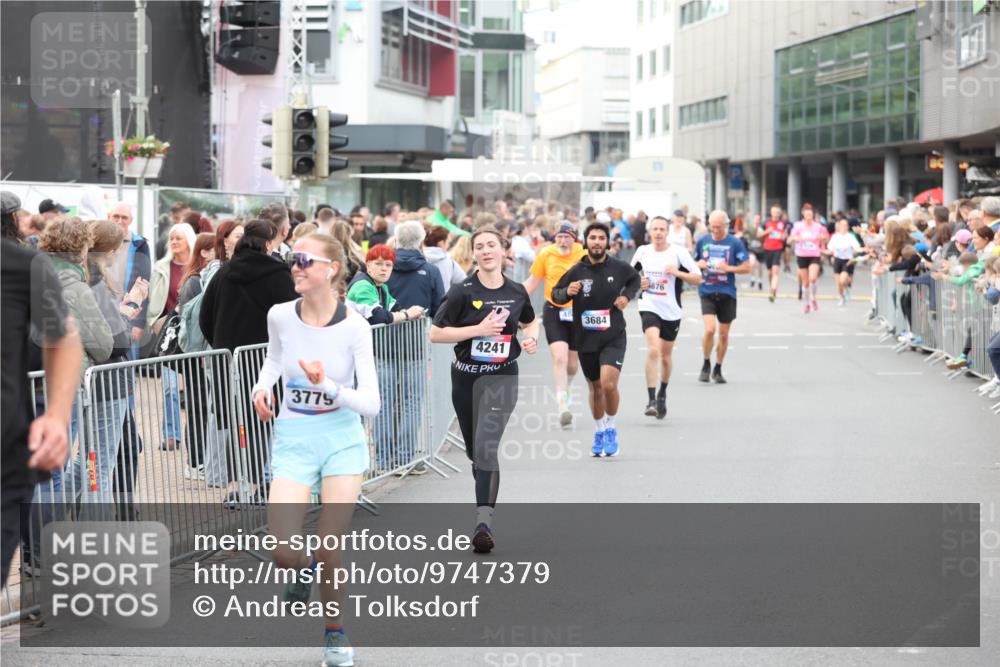 12.06.2026 - Holstenköstenlauf Andreas Tolksdorf http://msf.ph/oto/9747379 12.06.2026 19:56:23 Laufen 3779, 4241, 48, 3684, 876 meine-sportfotos.de