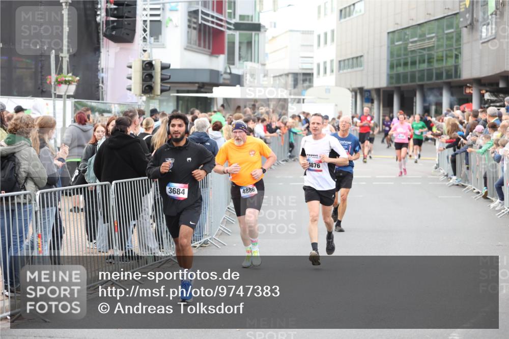 12.06.2026 - Holstenköstenlauf Andreas Tolksdorf http://msf.ph/oto/9747383 12.06.2026 19:56:25 Laufen 3684, 4888, 4876 meine-sportfotos.de