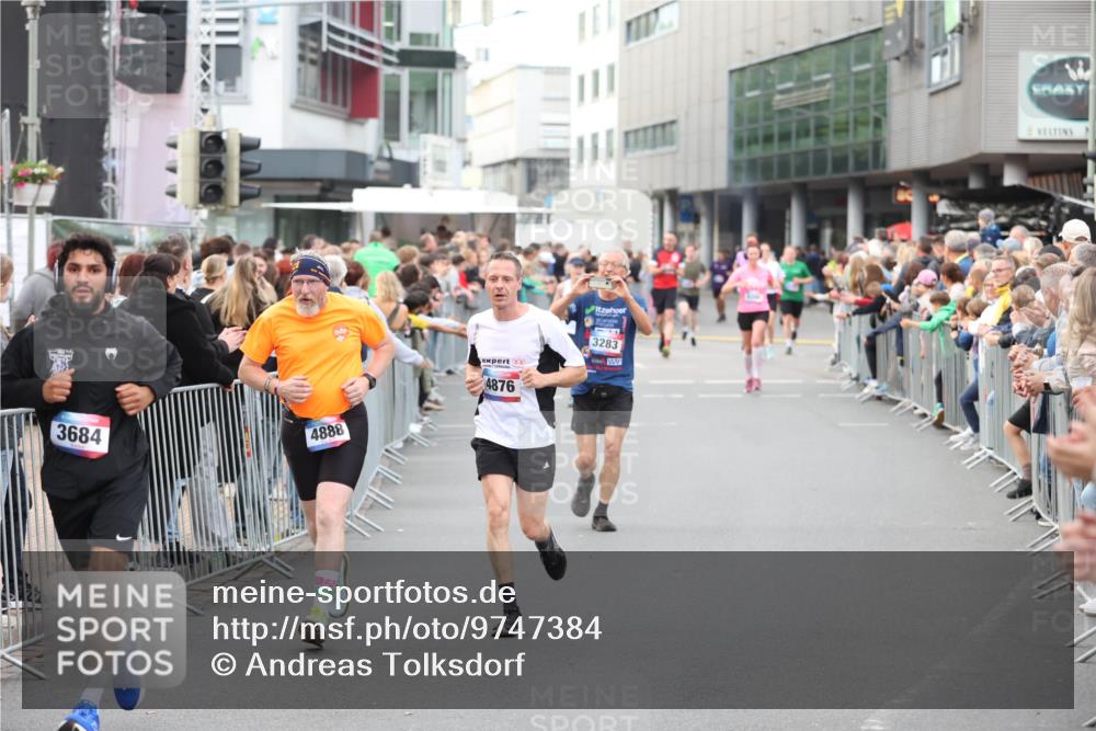 12.06.2026 - Holstenköstenlauf Andreas Tolksdorf http://msf.ph/oto/9747384 12.06.2026 19:56:26 Laufen 3684, 4888, 3283, 4876 meine-sportfotos.de