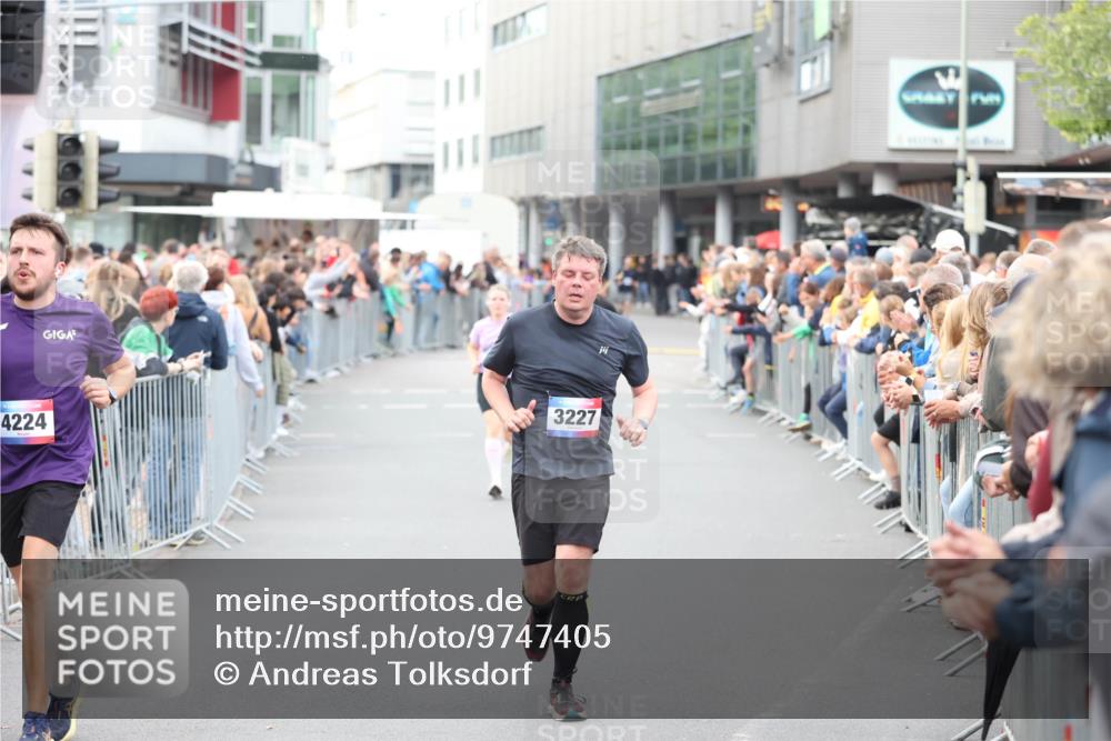 12.06.2026 - Holstenköstenlauf Andreas Tolksdorf http://msf.ph/oto/9747405 12.06.2026 19:56:46 Laufen 4224, 3227 meine-sportfotos.de
