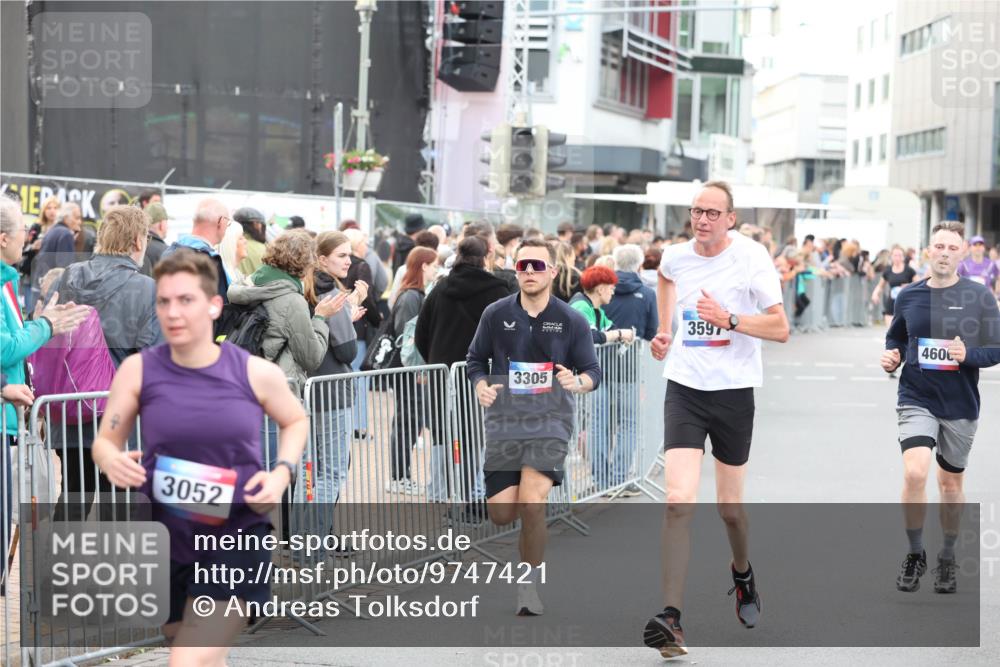 12.06.2026 - Holstenköstenlauf Andreas Tolksdorf http://msf.ph/oto/9747421 12.06.2026 19:57:03 Laufen 3052, 3305, 3597, 460 meine-sportfotos.de