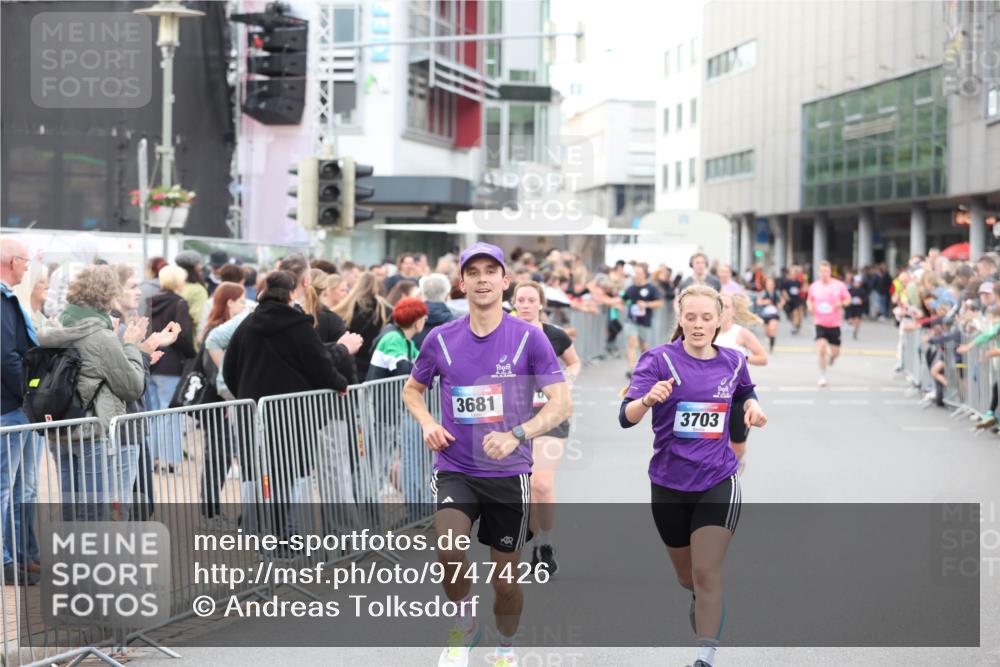 12.06.2026 - Holstenköstenlauf Andreas Tolksdorf http://msf.ph/oto/9747426 12.06.2026 19:57:10 Laufen 3681, 3703 meine-sportfotos.de
