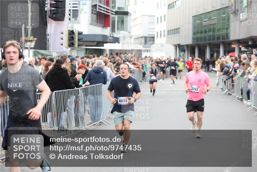 12.06.2026 - Holstenköstenlauf Andreas Tolksdorf http://msf.ph/oto/9747435 12.06.2026 19:57:17 Laufen 4836, 3242 meine-sportfotos.de