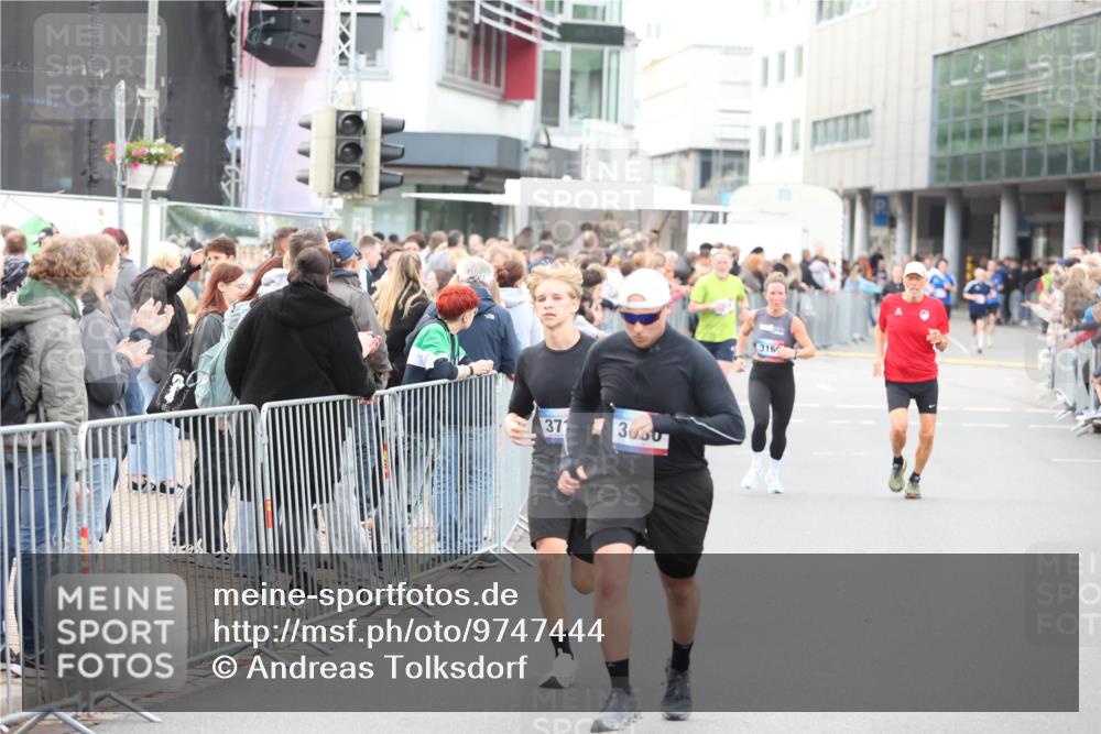 12.06.2026 - Holstenköstenlauf Andreas Tolksdorf http://msf.ph/oto/9747444 12.06.2026 19:57:27 Laufen 371, 3030, 316 meine-sportfotos.de