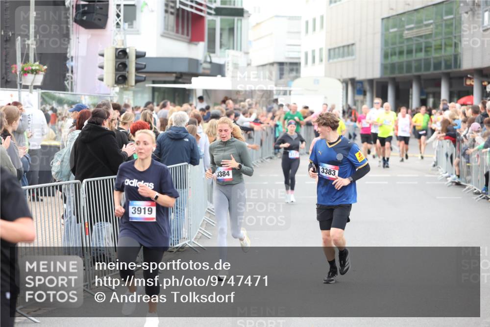12.06.2026 - Holstenköstenlauf Andreas Tolksdorf http://msf.ph/oto/9747471 12.06.2026 19:57:52 Laufen 3919, 3384, 3131, 3383 meine-sportfotos.de