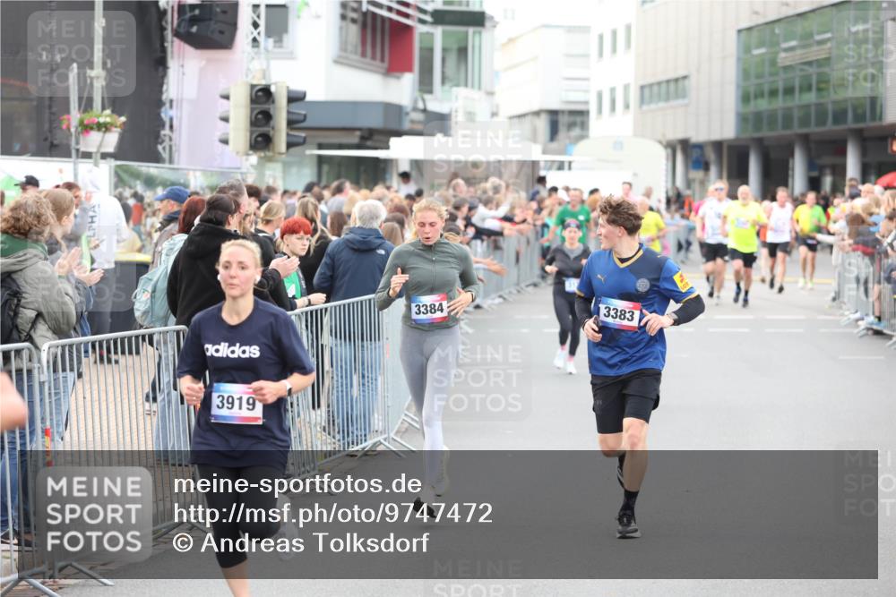 12.06.2026 - Holstenköstenlauf Andreas Tolksdorf http://msf.ph/oto/9747472 12.06.2026 19:57:52 Laufen 3919, 3384, 3383 meine-sportfotos.de
