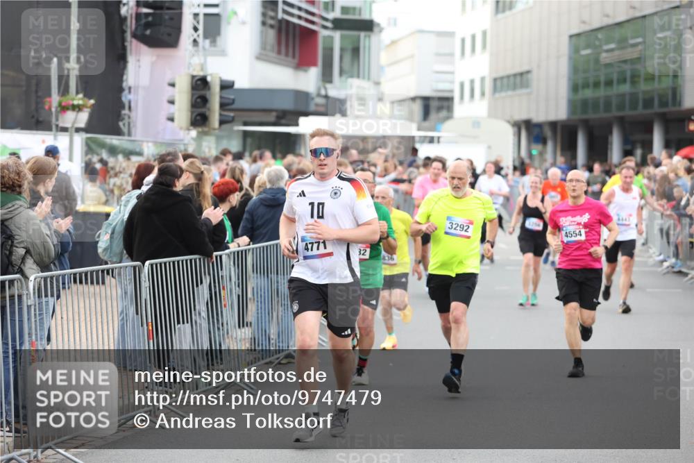 12.06.2026 - Holstenköstenlauf Andreas Tolksdorf http://msf.ph/oto/9747479 12.06.2026 19:57:59 Laufen 10, 4771, 32, 836, 4441, 3292, 4554 meine-sportfotos.de