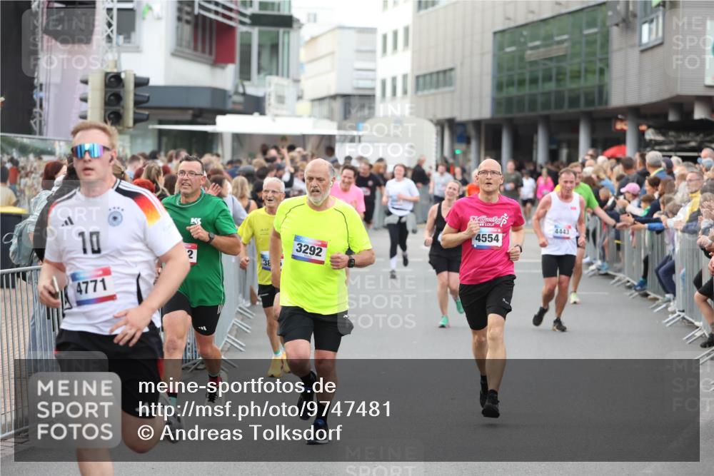 12.06.2026 - Holstenköstenlauf Andreas Tolksdorf http://msf.ph/oto/9747481 12.06.2026 19:58:00 Laufen 10, 4771, 2, 38, 3292, 4554, 4443 meine-sportfotos.de
