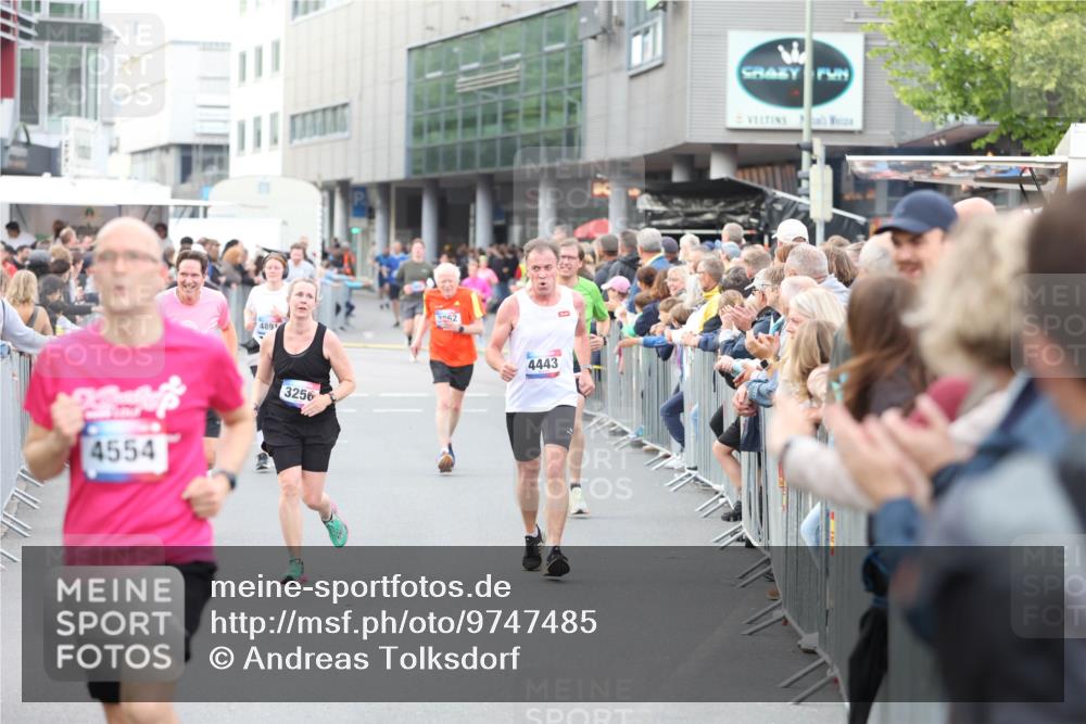 12.06.2026 - Holstenköstenlauf Andreas Tolksdorf http://msf.ph/oto/9747485 12.06.2026 19:58:02 Laufen 4554, 489, 2962, 3256, 4443 meine-sportfotos.de