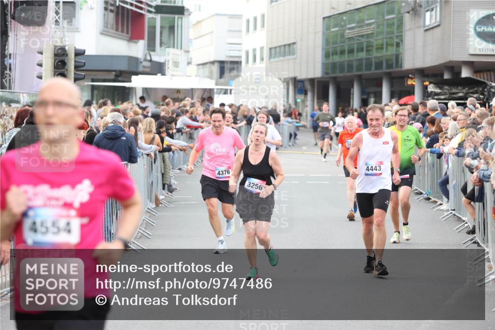 12.06.2026 - Holstenköstenlauf Andreas Tolksdorf http://msf.ph/oto/9747486 12.06.2026 19:58:03 Laufen 4554, 2030, 4376, 3256, 4443 meine-sportfotos.de