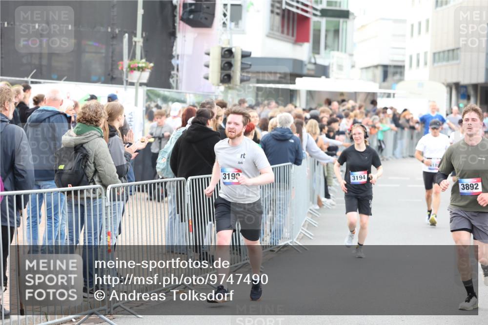 12.06.2026 - Holstenköstenlauf Andreas Tolksdorf http://msf.ph/oto/9747490 12.06.2026 19:58:14 Laufen 3190, 3194, 3892 meine-sportfotos.de