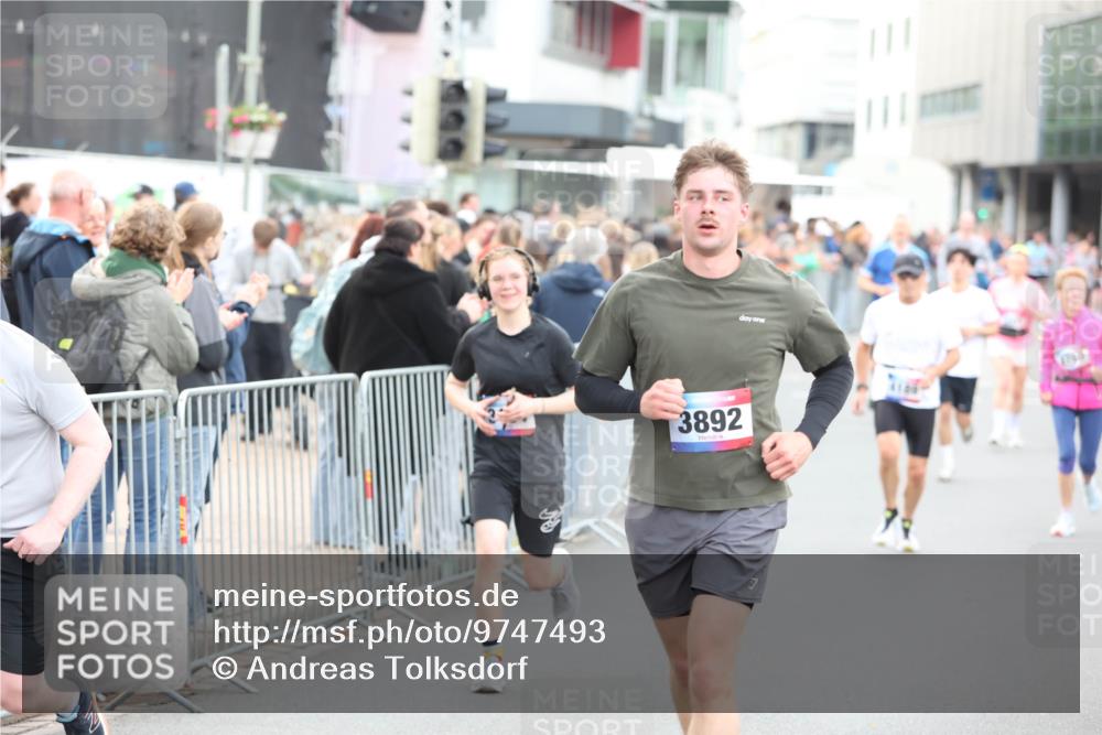 12.06.2026 - Holstenköstenlauf Andreas Tolksdorf http://msf.ph/oto/9747493 12.06.2026 19:58:15 Laufen 3892, 79, 3745 meine-sportfotos.de