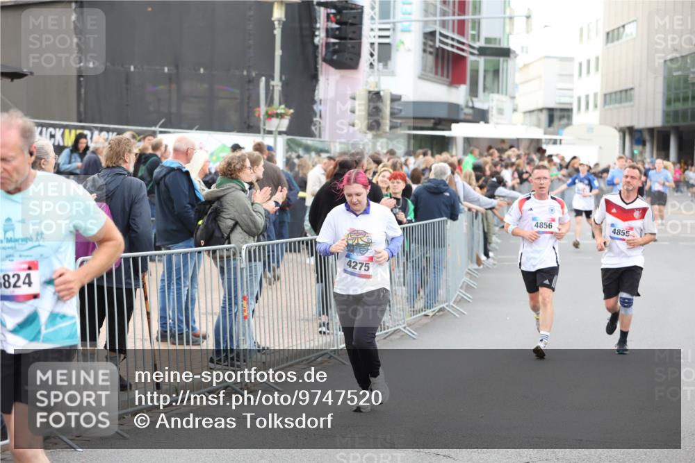 12.06.2026 - Holstenköstenlauf Andreas Tolksdorf http://msf.ph/oto/9747520 12.06.2026 19:58:41 Laufen 4275, 824, 4856, 4855 meine-sportfotos.de