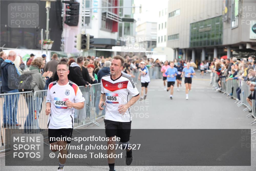 12.06.2026 - Holstenköstenlauf Andreas Tolksdorf http://msf.ph/oto/9747527 12.06.2026 19:58:43 Laufen 4855, 4856 meine-sportfotos.de