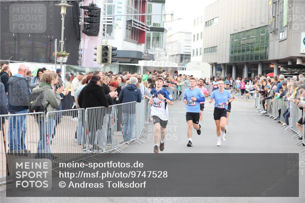 12.06.2026 - Holstenköstenlauf Andreas Tolksdorf http://msf.ph/oto/9747528 12.06.2026 19:58:46 Laufen 4615, 3417, 3411 meine-sportfotos.de