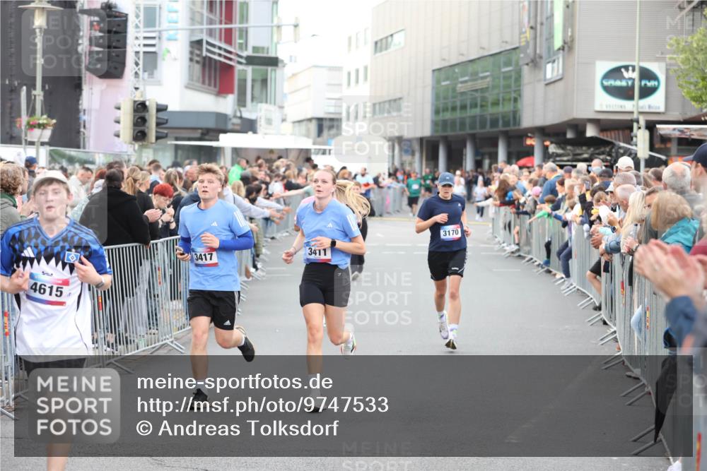 12.06.2026 - Holstenköstenlauf Andreas Tolksdorf http://msf.ph/oto/9747533 12.06.2026 19:58:48 Laufen 4615, 3411, 3417, 3170 meine-sportfotos.de