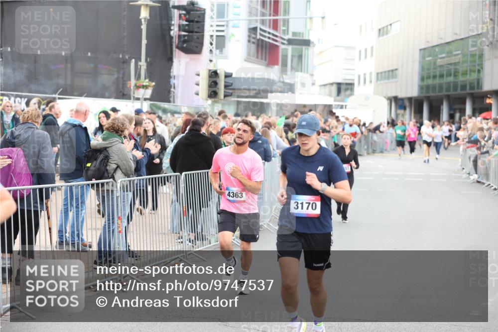 12.06.2026 - Holstenköstenlauf Andreas Tolksdorf http://msf.ph/oto/9747537 12.06.2026 19:58:51 Laufen 4363, 3170, 37 meine-sportfotos.de