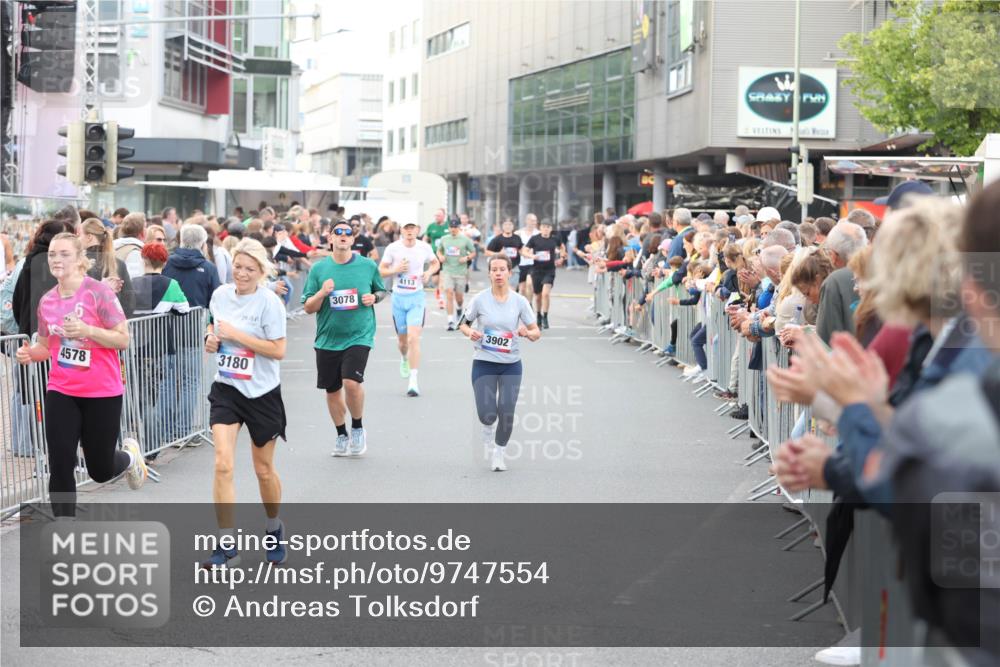 12.06.2026 - Holstenköstenlauf Andreas Tolksdorf http://msf.ph/oto/9747554 12.06.2026 19:59:03 Laufen 3180, 4578, 3078, 4113, 3902 meine-sportfotos.de