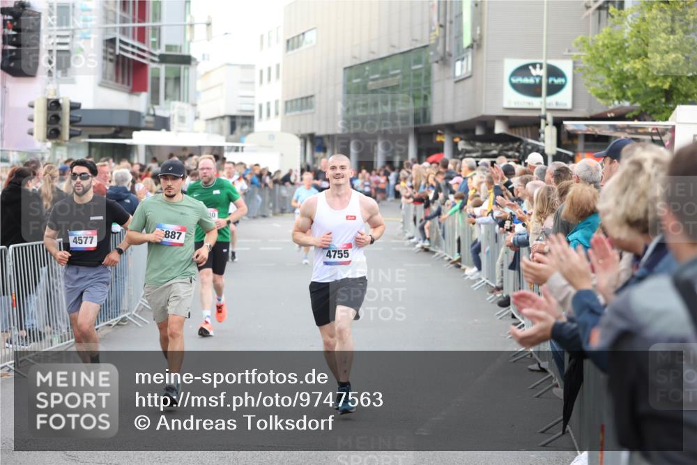 12.06.2026 - Holstenköstenlauf Andreas Tolksdorf http://msf.ph/oto/9747563 12.06.2026 19:59:11 Laufen 887, 4577, 10, 4755 meine-sportfotos.de