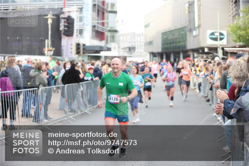 12.06.2026 - Holstenköstenlauf Andreas Tolksdorf http://msf.ph/oto/9747573 12.06.2026 19:59:30 Laufen 4126 meine-sportfotos.de