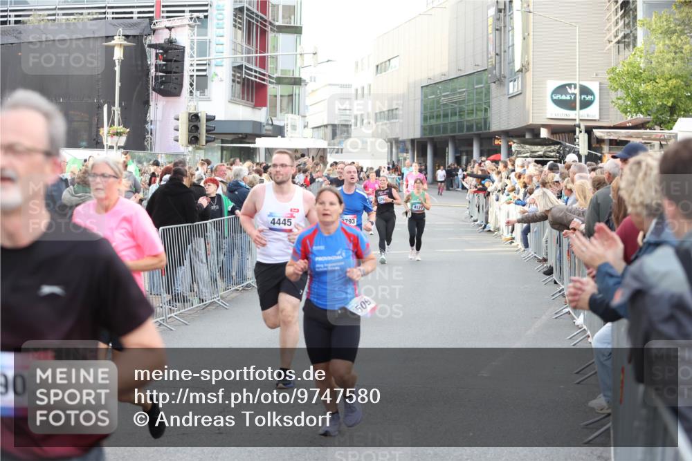 12.06.2026 - Holstenköstenlauf Andreas Tolksdorf http://msf.ph/oto/9747580 12.06.2026 19:59:38 Laufen 903, 4445, 2793, 4127, 509 meine-sportfotos.de