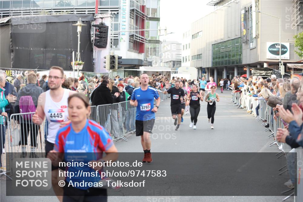 12.06.2026 - Holstenköstenlauf Andreas Tolksdorf http://msf.ph/oto/9747583 12.06.2026 19:59:39 Laufen 4445, 09, 3793, 3769, 3768 meine-sportfotos.de
