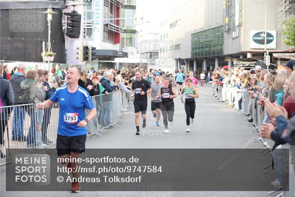 12.06.2026 - Holstenköstenlauf Andreas Tolksdorf http://msf.ph/oto/9747584 12.06.2026 19:59:40 Laufen 3793, 3769, 3768, 412 meine-sportfotos.de