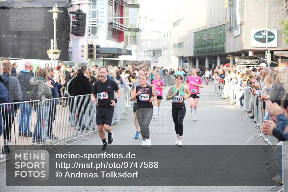 12.06.2026 - Holstenköstenlauf Andreas Tolksdorf http://msf.ph/oto/9747588 12.06.2026 19:59:42 Laufen 3769, 3768, 252, 4127, 4254 meine-sportfotos.de