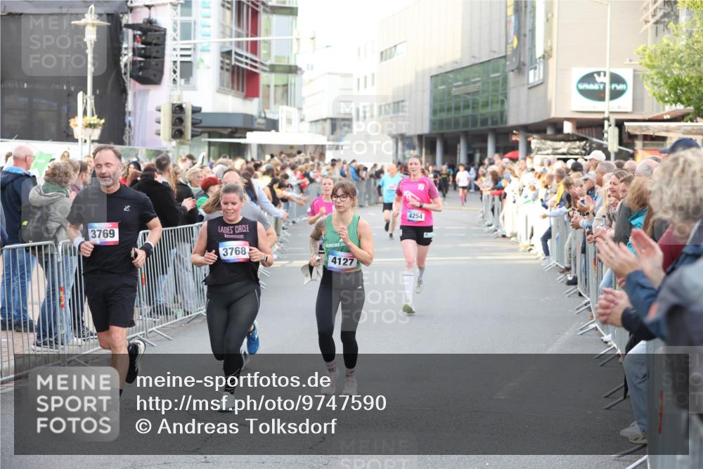 12.06.2026 - Holstenköstenlauf Andreas Tolksdorf http://msf.ph/oto/9747590 12.06.2026 19:59:43 Laufen 3769, 3768, 4127, 4254 meine-sportfotos.de