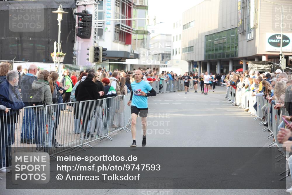 12.06.2026 - Holstenköstenlauf Andreas Tolksdorf http://msf.ph/oto/9747593 12.06.2026 19:59:49 Laufen 3804 meine-sportfotos.de