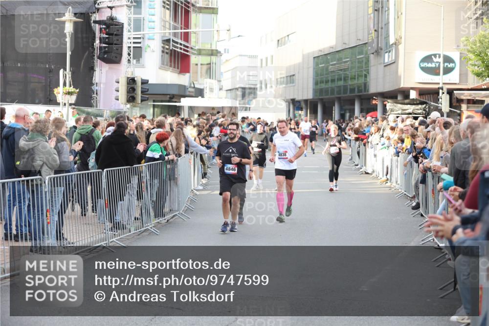 12.06.2026 - Holstenköstenlauf Andreas Tolksdorf http://msf.ph/oto/9747599 12.06.2026 20:00:00 Laufen 4838, 4846 meine-sportfotos.de