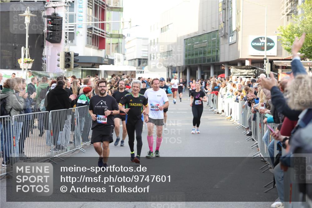 12.06.2026 - Holstenköstenlauf Andreas Tolksdorf http://msf.ph/oto/9747601 12.06.2026 20:00:01 Laufen 4846, 4838, 3278 meine-sportfotos.de