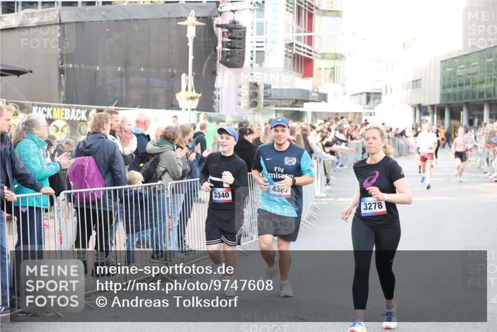 12.06.2026 - Holstenköstenlauf Andreas Tolksdorf http://msf.ph/oto/9747608 12.06.2026 20:00:06 Laufen 3340, 437, 3278 meine-sportfotos.de