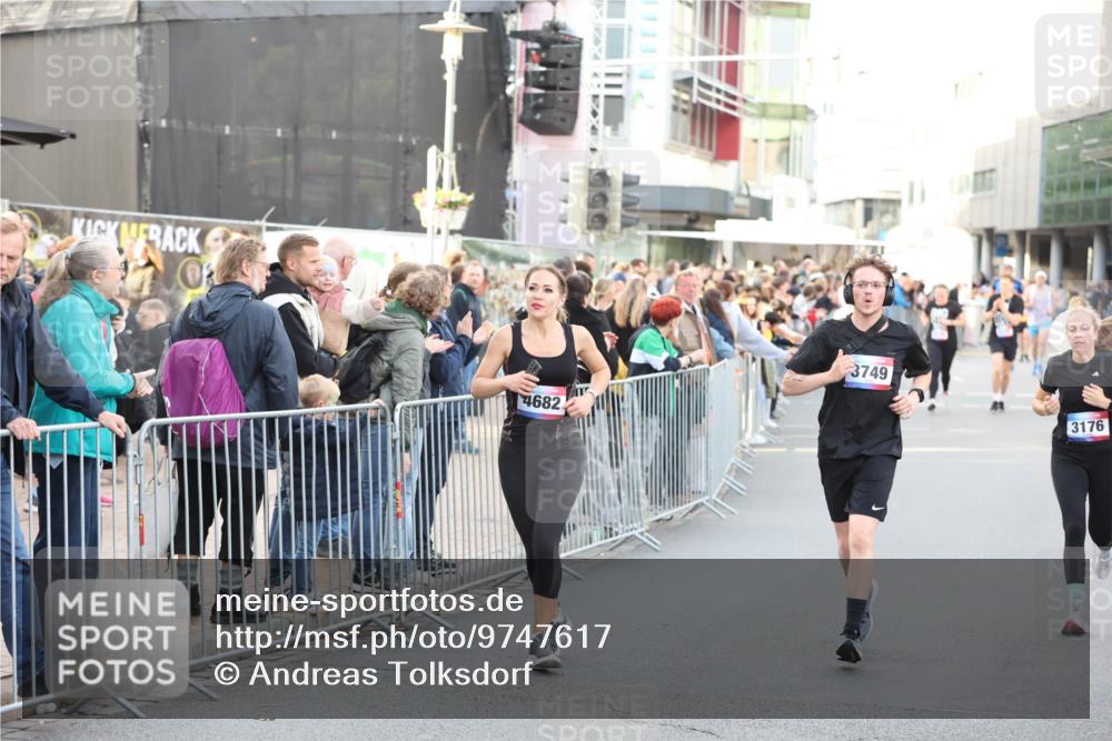 12.06.2026 - Holstenköstenlauf Andreas Tolksdorf http://msf.ph/oto/9747617 12.06.2026 20:00:15 Laufen 4682, 3749, 3176 meine-sportfotos.de