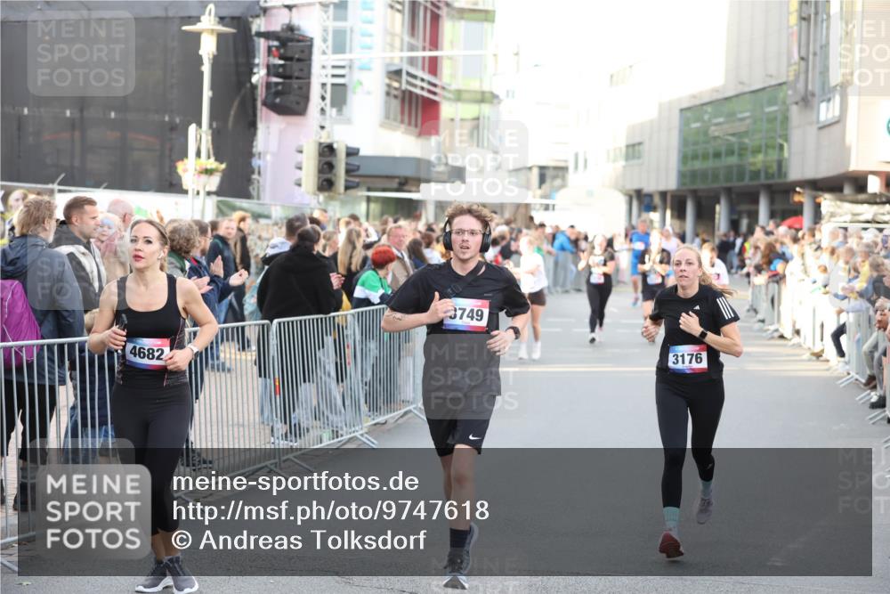 12.06.2026 - Holstenköstenlauf Andreas Tolksdorf http://msf.ph/oto/9747618 12.06.2026 20:00:16 Laufen 4682, 3749, 3176 meine-sportfotos.de