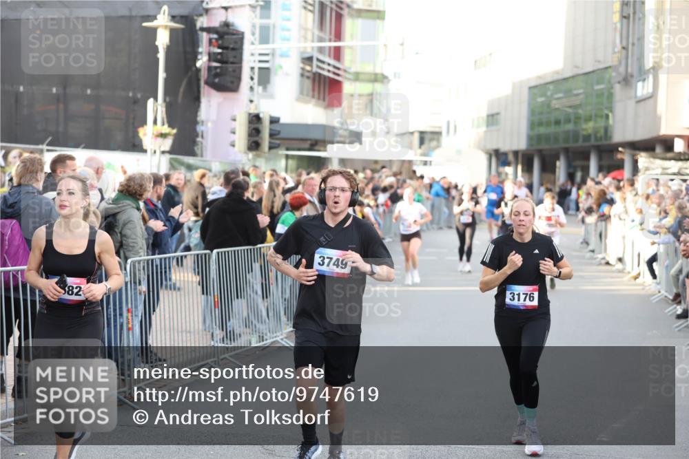 12.06.2026 - Holstenköstenlauf Andreas Tolksdorf http://msf.ph/oto/9747619 12.06.2026 20:00:16 Laufen 382, 3749, 3176 meine-sportfotos.de