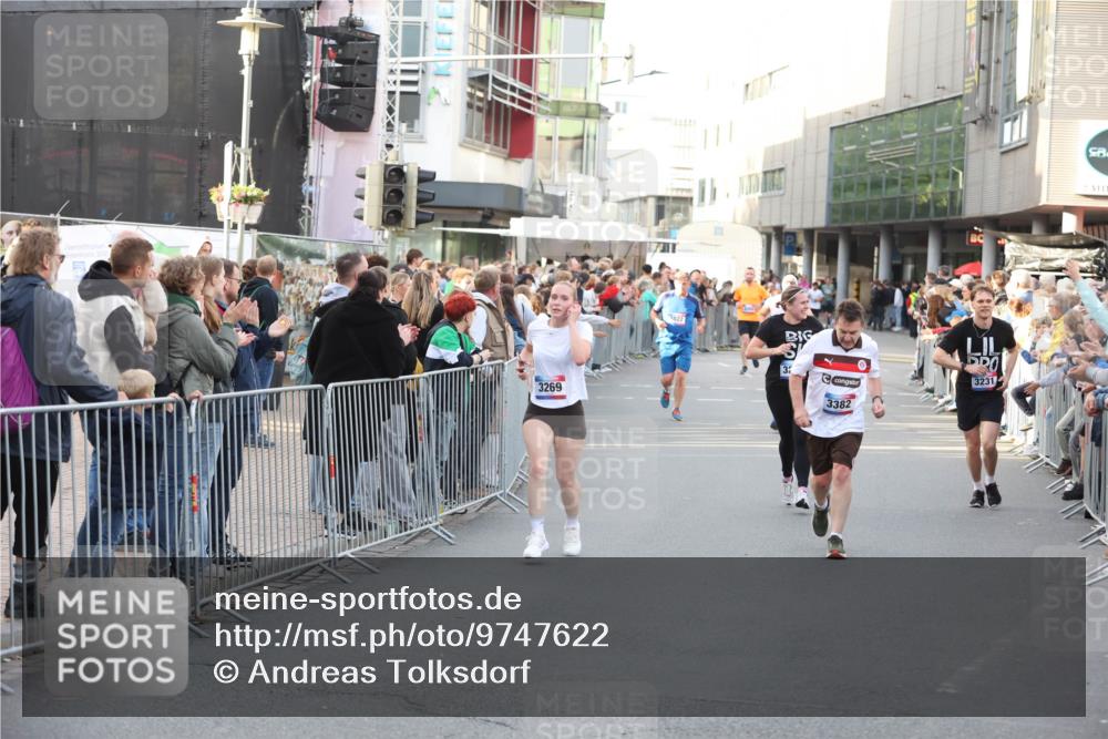 12.06.2026 - Holstenköstenlauf Andreas Tolksdorf http://msf.ph/oto/9747622 12.06.2026 20:00:20 Laufen 3269, 822, 3, 3382, 3231 meine-sportfotos.de