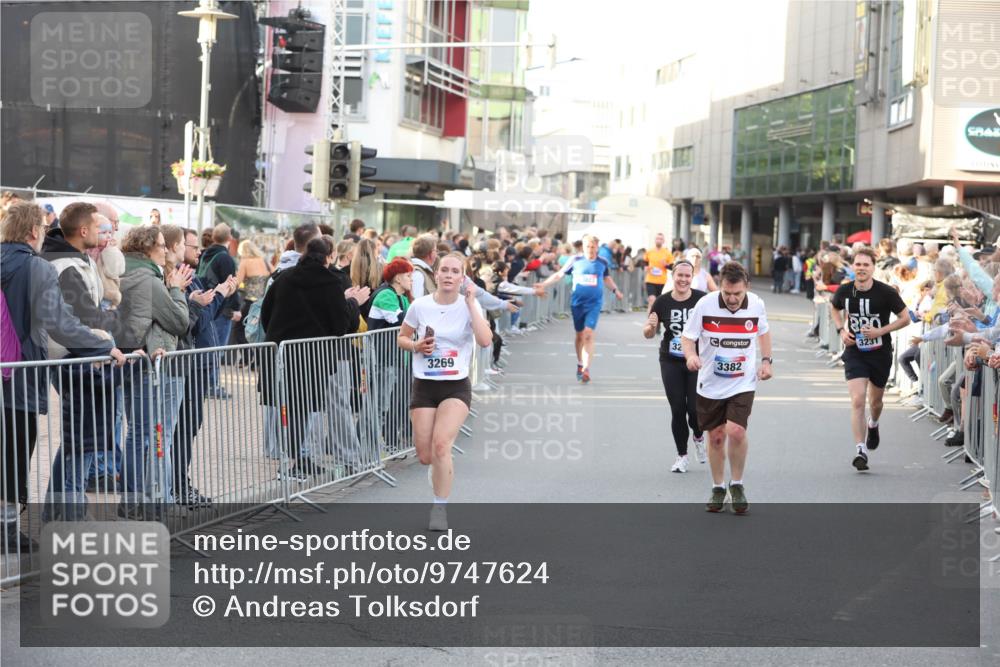 12.06.2026 - Holstenköstenlauf Andreas Tolksdorf http://msf.ph/oto/9747624 12.06.2026 20:00:21 Laufen 32, 3231, 3269, 3382 meine-sportfotos.de