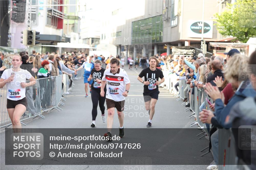 12.06.2026 - Holstenköstenlauf Andreas Tolksdorf http://msf.ph/oto/9747626 12.06.2026 20:00:22 Laufen 3269, 3230, 3382, 3231 meine-sportfotos.de