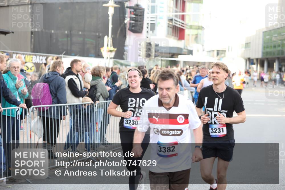12.06.2026 - Holstenköstenlauf Andreas Tolksdorf http://msf.ph/oto/9747629 12.06.2026 20:00:24 Laufen 3230, 3382, 3231 meine-sportfotos.de