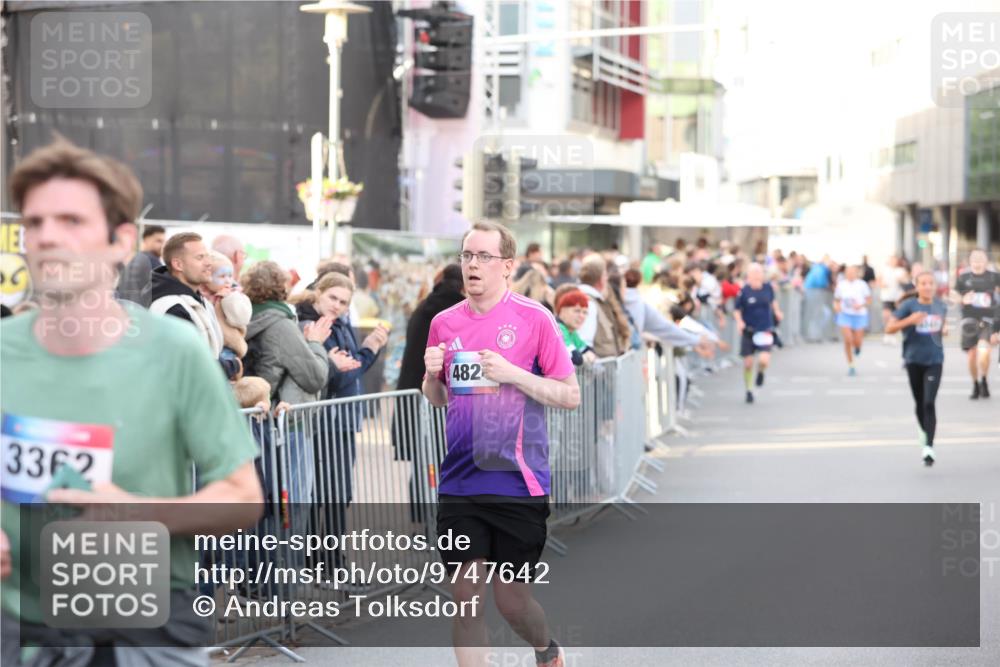 12.06.2026 - Holstenköstenlauf Andreas Tolksdorf http://msf.ph/oto/9747642 12.06.2026 20:00:48 Laufen 3362, 482 meine-sportfotos.de