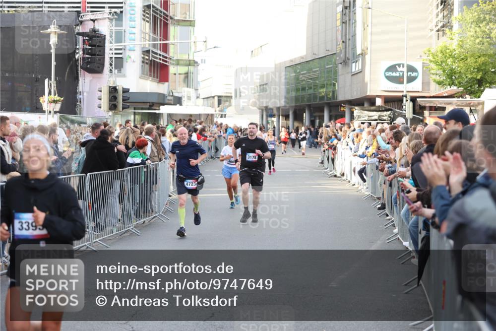 12.06.2026 - Holstenköstenlauf Andreas Tolksdorf http://msf.ph/oto/9747649 12.06.2026 20:00:54 Laufen 3395, 4723, 3178 meine-sportfotos.de