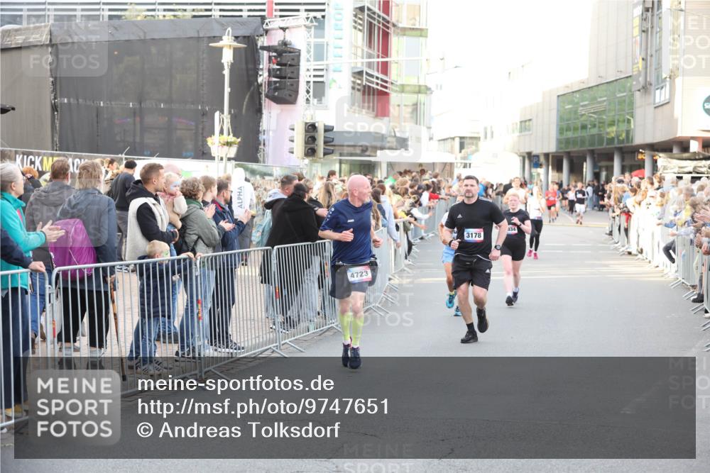 12.06.2026 - Holstenköstenlauf Andreas Tolksdorf http://msf.ph/oto/9747651 12.06.2026 20:00:55 Laufen 4723, 3178, 334 meine-sportfotos.de