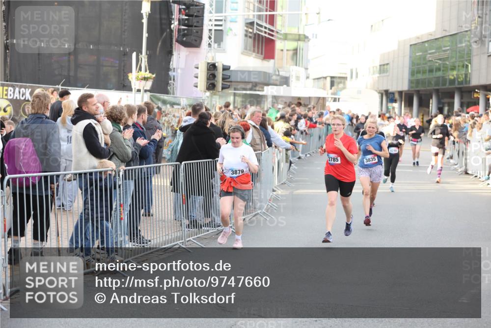 12.06.2026 - Holstenköstenlauf Andreas Tolksdorf http://msf.ph/oto/9747660 12.06.2026 20:01:09 Laufen 3879, 3785, 3835, 4246 meine-sportfotos.de