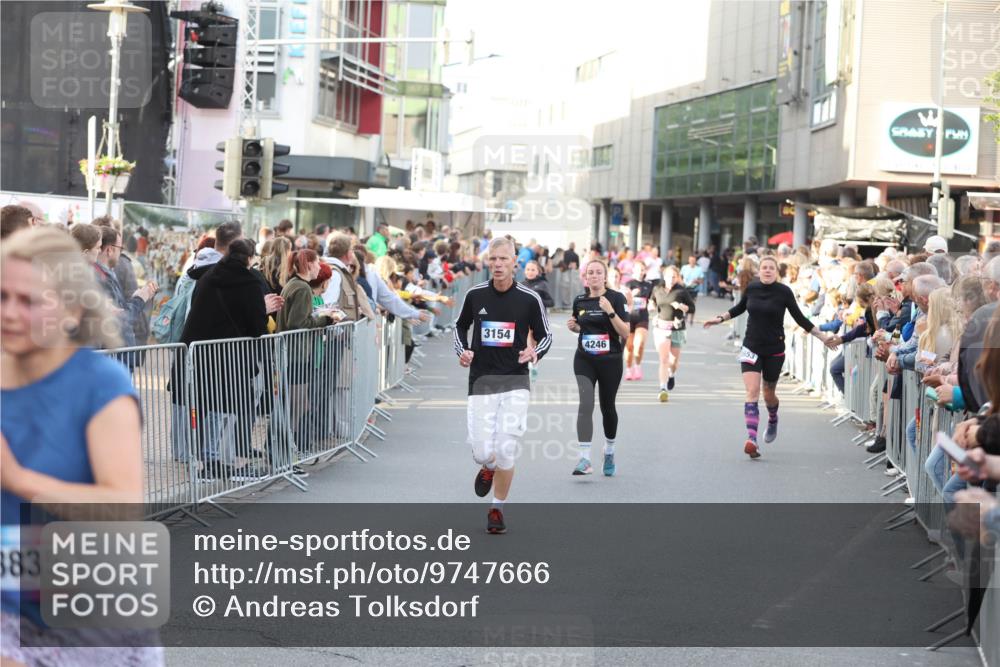 12.06.2026 - Holstenköstenlauf Andreas Tolksdorf http://msf.ph/oto/9747666 12.06.2026 20:01:12 Laufen 8835, 11, 3154, 4246 meine-sportfotos.de